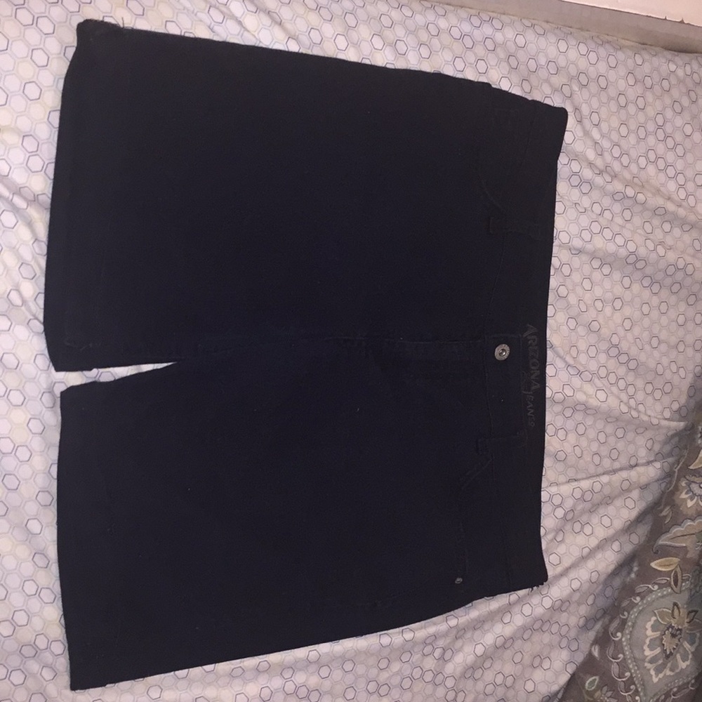Arizona Black shorts that go down to the knees.